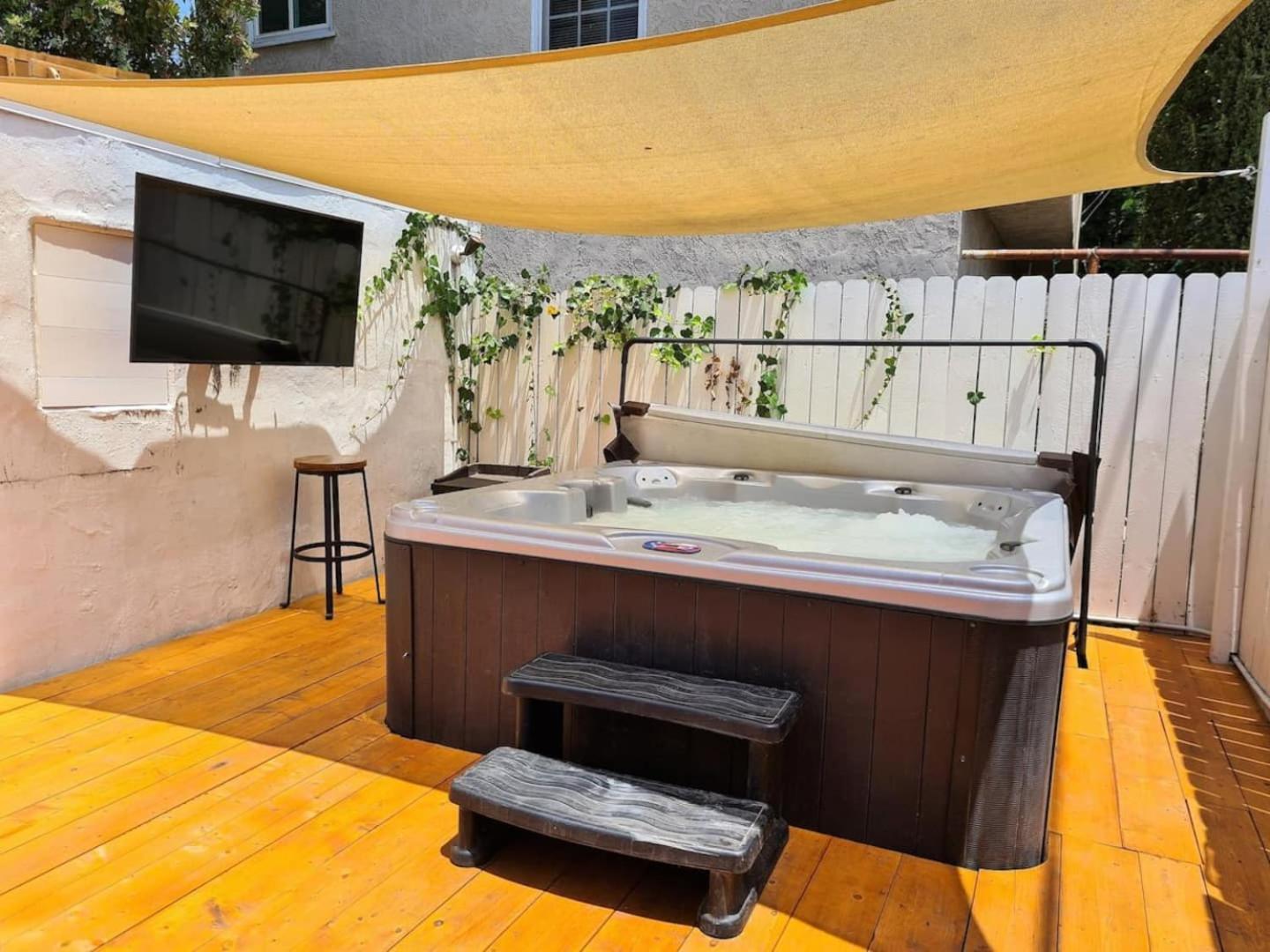 3 Bedroom With Hot Tub And Video Game Console 10 Minutes From Rodeo Drive Beverly Hills Apartamento *